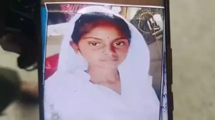 ক্যানিং ১: কাজ দেওয়ার নাম করে নাবালিকাকে নিয়ে গিয়েছিল যুবতি, নিখোঁজ নাবালিকা ও যুবতি; ক্যানিং থানায় অভিযোগ দায়ের