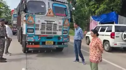चास: डीटीओ ने चास जोधाडीह मोड़ पर वाहन जांच अभियान चलाकर ₹4.50 लाख का जुर्माना वसूला