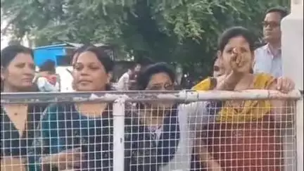 छिंदवाड़ा नगर: अतिथि शिक्षकों ने विभिन्न समस्याओं को लेकर CM मोहन यादव के नाम कलेक्टर कार्यालय में दिया ज्ञापन
