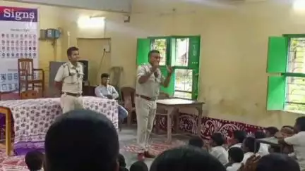 কল্যাণী: পথ নিরাপত্তা সপ্তাহ উপলক্ষে কল্যাণী সহ বিভিন্ন এলাকায়  রানাঘাট পুলিশ জেলার বিভিন্ন রকম কর্মসূচি