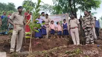ବୀରମିତ୍ରପୁର: ବନବିଭାଗକୁ ହସ୍ତାନର କରାଗଲା ଉଦ୍ଧାର କରାଯାଇଥିବା ନୂଆଗାଁ ବ୍ଲକର ଚୁଆଁବାହାଲ ଗ୍ରାମର ନାଗସାପକୁ I