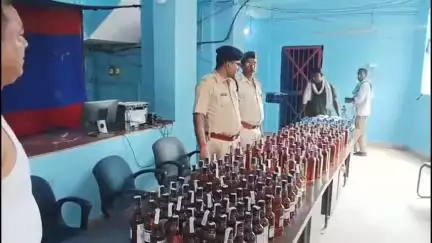 फतेहपुर: कसियाडीह गांव से पुलिस ने 91 लीटर विदेशी शराब के साथ एक धंधेबाज को किया गिरफ्तार