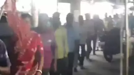 মাথাভাঙা ২: পারাডুবি সংলগ্ন এলাকায় সারাভারত কৃষকসভার উদ্যোগে মিছিল অনুষ্ঠিত