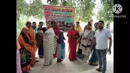 निज़ामाबाद: बघौरा स्थित वृद्धा आश्रम पर सेवा समिति के दर्जनों लोगों ने वृद्धजनों में किया फल वितरण