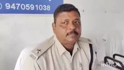 जामताड़ा: जामताड़ा में वाहन जांच अभियान शुरू, शुक्रवार को 50 वाहन ज़ब्त, हेलमेट खरीदने पर छोड़े गए
