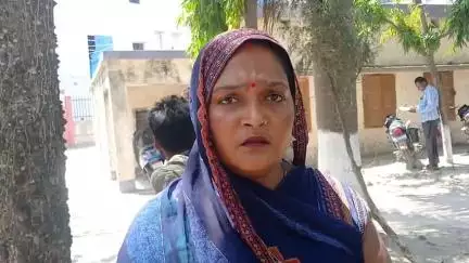 बैरिया: विभिन्न समस्याओं को लेकर ग्रामीणों ने बैरिया प्रखंड मुख्यालय में जिलाधिकारी को दिया आवेदन