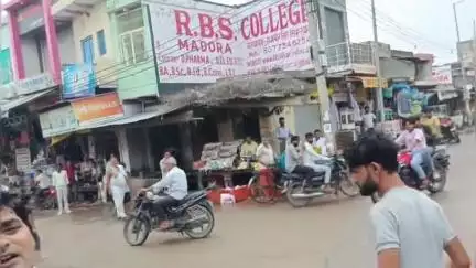 महावन: गुरु पूर्णिमा को लेकर कस्बा बलदेव में नगर पंचायत ने अतिक्रमण के खिलाफ चलाया अभियान