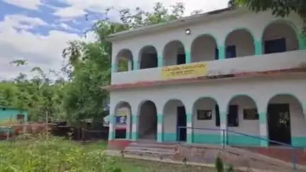 पोठिया: पोठिया प्रखंड में छात्रा के साथ शिक्षक का अश्लील फोटो वायरल, जिला शिक्षा पदाधिकारी ने शिक्षक को किया निलंबित