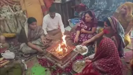 रतलाम: आषाढ़ मास की गुप्त नवरात्रि पर ज्योतिष शिक्षक जनकल्याण समिति ने शक्ति नगर स्थित मानस धाम में किया हवन