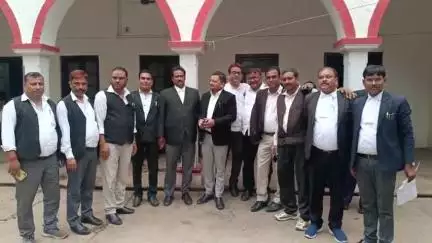अधिवक्ताओं ने साथी को न्याय दिलाने के लिए किया मौन प्रदर्शन, दी चेतावनी