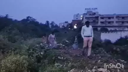 గాజువాక: నాతయ్యపాలెంలో కిమ్స్ ఐకాన్ హాస్పిటల్ వెనుక గెడ్డ పోరంబోకు స్థలంలో ఆక్రమణలు అడ్డుకున్న స్థానికులు #localissue