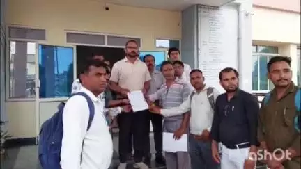 जावरा: आजाद स्कूल अतिथि संघ मध्य प्रदेश ने मुख्यमंत्री के नाम का ज्ञापन एसडीएम कार्यालय में नायब तहसीलदार को सौंपा