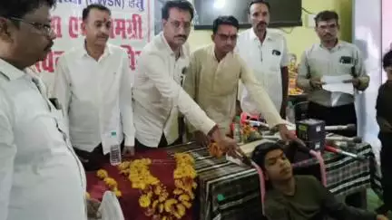 जैसीनगर: जैसीनगर में दिव्यांग उपकरण वितरण शिविर सम्पन्न, दिव्यांगों के चेहरे पर आई मुस्कान