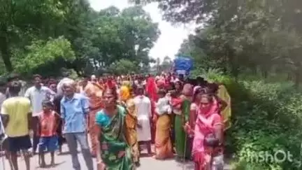 चान्दन: सरवरिया के पास सड़क हादसे में घायल मजदूर की मौत, परिजनों और ग्रामीणों ने लालपुर के निकट किया सड़क जाम