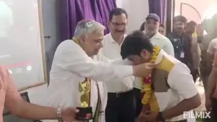 मुरैना नगर: शा.उ. उच्चतर माध्यमिक विद्यालय क्रमांक एक में सांसद द्वारा 4214 छात्रों को ₹25-25 हजार की लैपटॉप राशि मिली