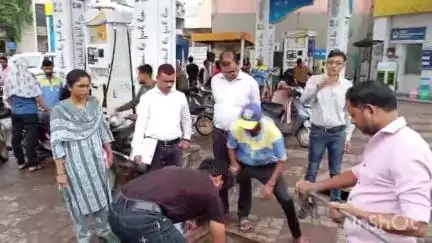 बालाघाट: काली पुतली चौक के पास पेट्रोल पंप पर टीम ने दी दबिश, टैंकों की जांच की, पेट्रोल-डीजल में पानी की जाँच