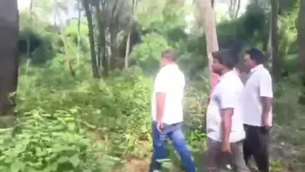 हज़ारीबाग: बहेरी: हाथी के हमले में बेटे की मौत, मुन्ना सिंह ने परिजनों को ढांढस बंधाया, मुआवज़ा दिलाने में मदद की
