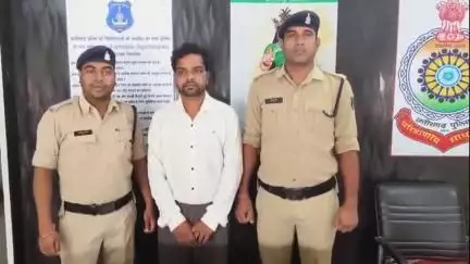 नवागढ़: मवेशी की तस्करी करने वाला आरोपी शिवरीनारायण पुलिस के हत्थे चढ़ा, 7 मवेशी सहित परिवहन में प्रयुक्त पिकअप जब्त