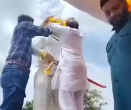 જાફરાબાદ: જાફરાબાદના પીપાવાવ ફોરવે થી રામપરા સહિત મંજુર થયેલ માર્ગનું ખાતમુરત:દેવાયતબાપા બોદરની પ્રતિમાને ફુલહાર કરતા ધારાસભ્ય