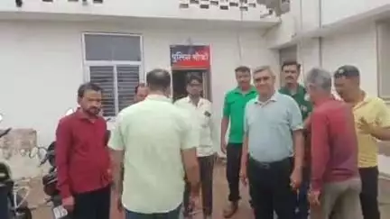 टीकमगढ़: बमनौरा गांव में चार पहिया वाहन ने शिक्षक को मारी टक्कर, मौत, जिला अस्पताल में पोस्टमार्टम