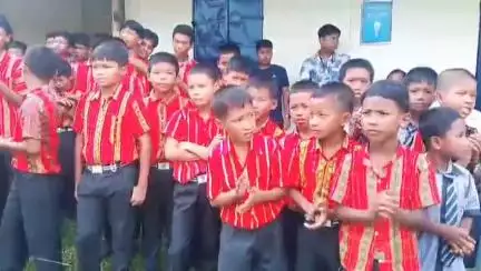 জামপুইজলা: টাকারজলা একাধিক স্কুলের ছাত্রদের নিয়ে তিপা মথা দলের সুপ্রিমোর জন্মদিন পালন করলো বিদায়ক