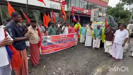 പട്ടാമ്പി: വാടാനാംകുറിശ്ശി മേൽപ്പാല നിർമ്മാണം പൂർത്തിയാക്കാത്തതിൽ പ്രതിഷേധവുമായി ഓട്ടോറിക്ഷ മസ്ദൂർ സംഘം രംഗത്ത്