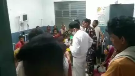 अरियरी: मध्य विद्यालय सोहदी के मध्याह्न भोजन में छिपकली गिरने से 30 बच्चे बीमार, मची अफरा-तफरी
