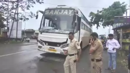 हातकणंगले: माणगाव फाटा येथील हॉटेल सुकून समोर रस्ता ओलांडत असताना भरधाव बसच्या जोरदार धडकेत ७५ वर्षीय व्यक्तीचा जागीच मृत्यू