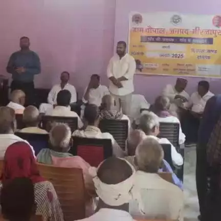 चुनार: इमलिया चट्टी के बभनी में जन चौपाल का आयोजन, ग्रामीणों की समस्याएं सुनी गईं और योजनाओं के बारे में दी गई जानकारी
