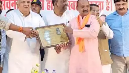 छपारा: छपारा के लोकतंत्र सेनानी स्वर्गीय सुंदरलाल भारद्वाज के परिवार को मध्य प्रदेश शासन ने सम्मान पत्र से किया सम्मानित