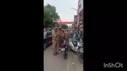 थाना प्रभारी कैंट ने आज भारी पुलिस बल के साथ अर्दली बाजार, कचहरी, वरुणा पुल, नदेसर समेत कई इलाकों में पैदल गश्त की