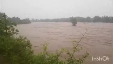बालाघाट: भारी बारिश से जिले के नदी-नाले उफान पर, तीनगढ़ी में बाढ़, प्रशासन अलर्ट, सुरक्षा इंतजाम किए जा रहे