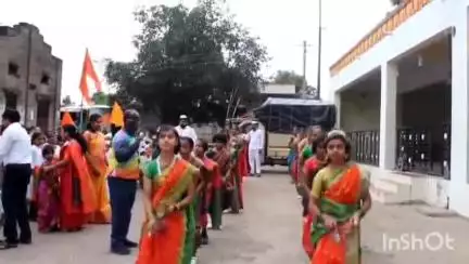राहुरी: विठूरायाच्या नामघोषात निघाली देवळाली प्रवरातील पठारे स्कुलची दिंडी