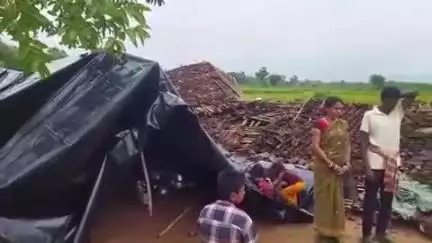ଜୁନାଗଡ: କୁଲିହାରୀ ଗାଁରେ ଲଗାଣ ବର୍ଷା ଭୂଷୁଡି  ପଡିଲା ଘର, ପରିବାରର ହାହାକାର
