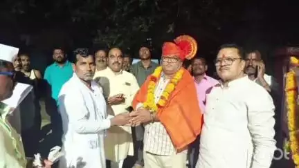निलंगा: लातूर ते मदनसुरी मार्गे कासार शिरशी बस सेवा प्रारंभ.. मदनसुरी येथे बस गावात आली असता बसचे करण्यात आले पूजन
