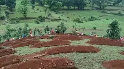 बलौदा: बलौदा के हेडसपुर गांव के गोसाई पहाड़ में स्टेगर्ड कंटूर ट्रेंच निर्माण से हरियाली और जल संरक्षण की दिशा में बढ़ते कदम