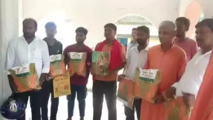 पाटन: कृषि पदाधिकारी ने पाटन के लगभग 300 किसानों को मुफ्त में मक्का, अरहर व मडुवा का बीज दिया