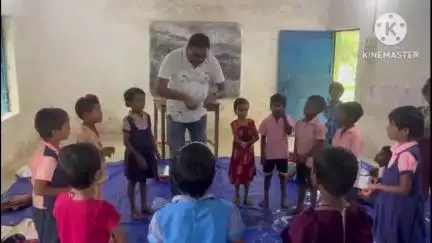 ବଡସାହି: ପ୍ରତିମାଦେଇପୁର ଓ ନାଖାରା ସରକାରୀ ୟୁପିସ୍କୁଲରେ ପହଞ୍ଚି ପିଲାଙ୍ସହିତ ମିଶି କୌତୁକିଆ ଢଙ୍ଗରେ ପାଠପଢିଲେ ଓ ପଢାଇଲେ ବେତନଟୀ ଶିକ୍ଷାମଣ୍ଡଳାଧୀଶ