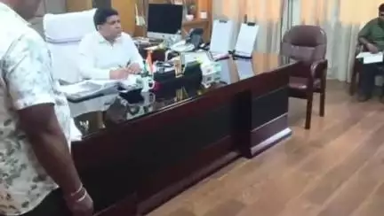 हज़ारीबाग: उपायुक्त ने लगाया जनता दरबार, फरियादियों की सुनीं समस्याएं