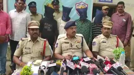 హుజూర్ నగర్: కాల్వపల్లి గ్రామ శివారులో గంజాయి విక్రయాలకు పాల్పడుతున్న నలుగురు AREST