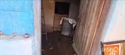 सूरजपुर: सूरजपुर के वार्ड क्रमांक 7 में एक घर में घुसा पानी पीड़ित परिवार रिश्तेदार के घरो में लें रहा शरण।#jansamasya