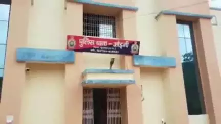 ओडगी थाना क्षेत्र के पाल दनौली में बस के टायर के नीचे दबने से महिला की हुई मौत
