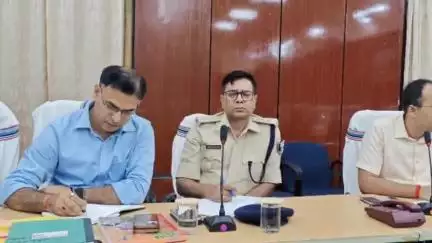 गया टाउन सीडी ब्लॉक: गया समाहरणालय में डीएम शशांक शुभंकर ने पितृपक्ष मेला की तैयारी को लेकर समीक्षा बैठक की