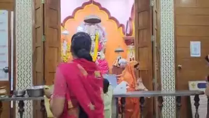 खंडवा नगर: खंडवा के महालक्ष्मी मंदिर में उमड़ी श्रद्धालुओं की भीड़