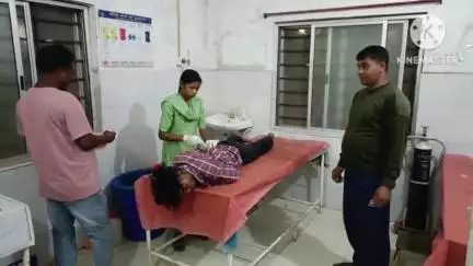घाघरा: नवडीहा बरटोली में सड़क दुर्घटना, एक युवक घायल, सामुदायिक स्वास्थ्य केंद्र घाघरा में भर्ती