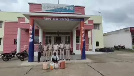खरगौन: भगवानपुरा थाना क्षेत्र में पुलिस की बड़ी कार्रवाई, 65 लीटर अवैध लिमड़ी शराब जब्त, एक आरोपी गिरफ्तार