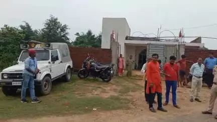 गोला: रोला गांव में बंदूक की नोक पर अपराधियों ने एक घर से ₹10 लाख की संपत्ति लूटी, जांच जारी