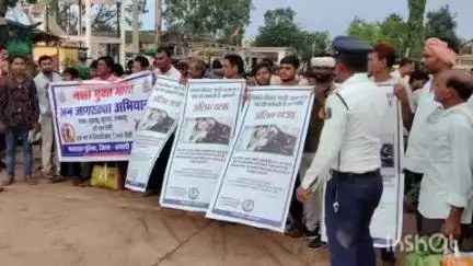 कुरूद: ग्राम छाती के साप्ताहिक बाजार में नशा मुक्ति व यातायात सुरक्षा को लेकर दिलाई गई शपथ, नियमों पर दी गई जानकारी