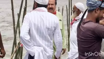 মানকাচৰ: তুলসীবাৰিত চলি থকা জীঅবেগ আৰু পাৰ্কোপাইনৰ কামৰ অগ্ৰগতিৰ বুজ লয় স্থানীয় বিধায়ক আফতাব উদ্দিন মোল্লা ই