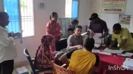 बांका: बांका जिले में बीएलओ द्वारा मतदाता पुनरीक्षण का कार्य जारी, पदाधिकारी कर रहे कार्यों की समीक्षा